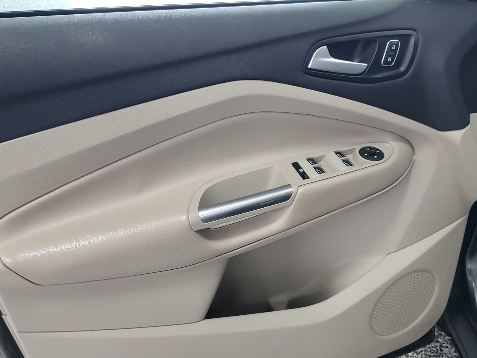 Used 2019 Gray Ford SEL image 8