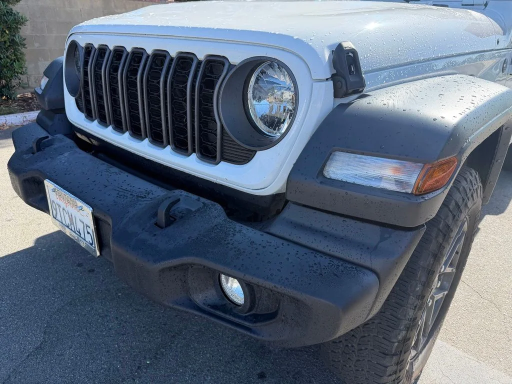 Used 2024 White Jeep Sport S image 4
