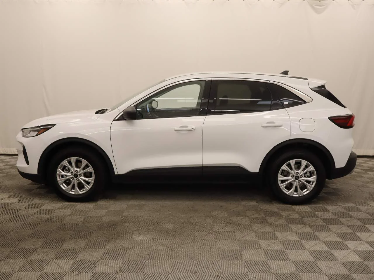 Used 2024 Oxford White Ford Active image 2
