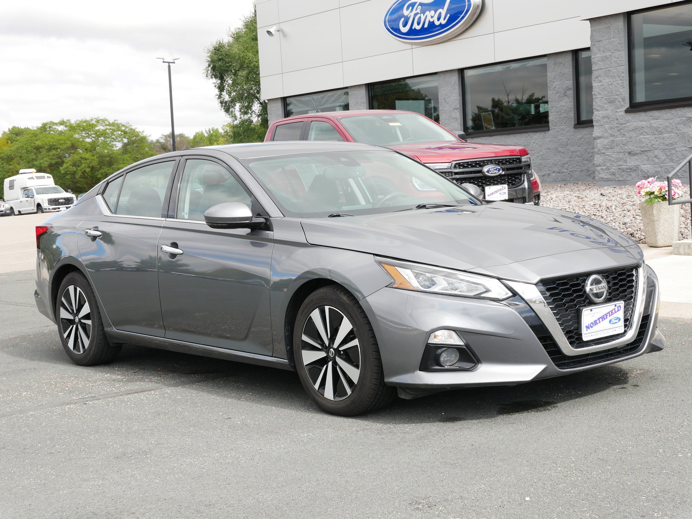 Used 2019 Nissan Altima SL with VIN 1N4BL4EV2KC236412 for sale in Northfield, Minnesota