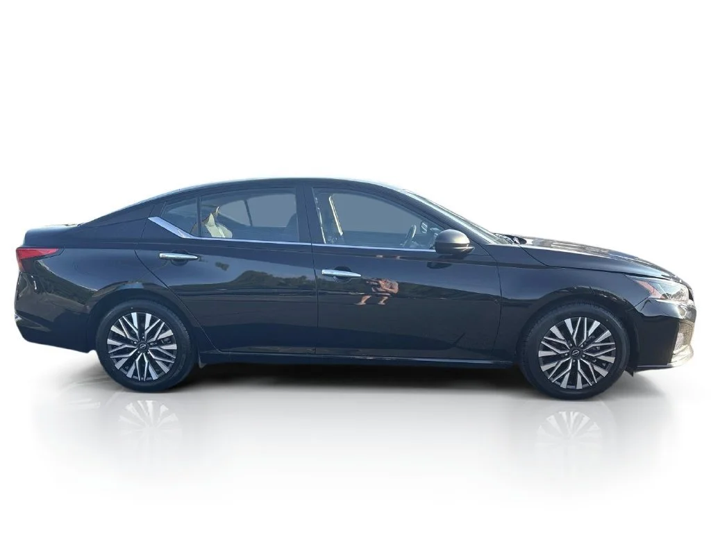 Used 2025 Super Black Nissan SV image 4