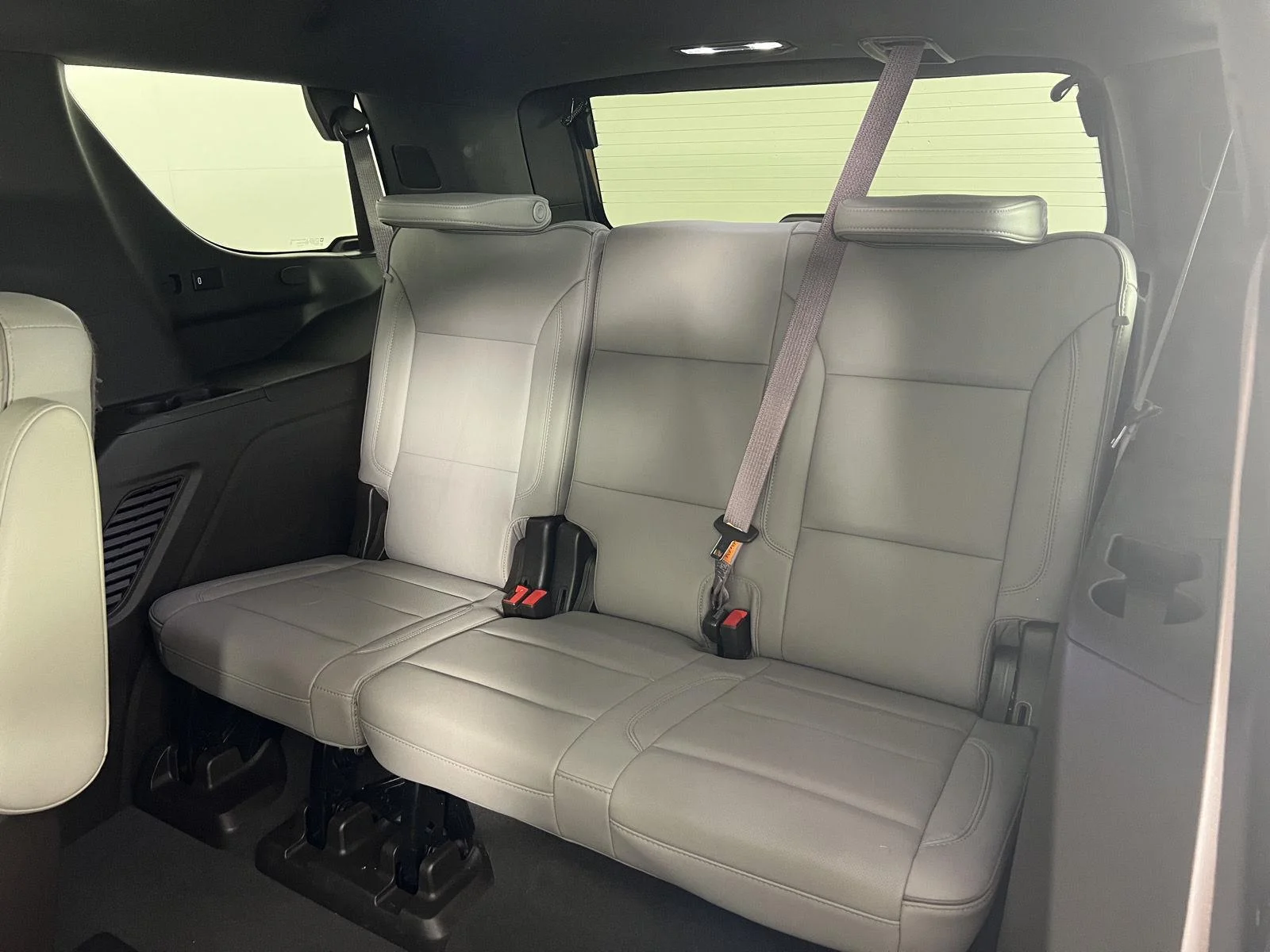 Used 2022 White Frost Tricoat GMC SLT image 27