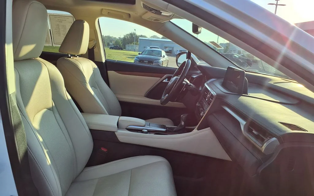 Used 2021 White Lexus 350 image 18