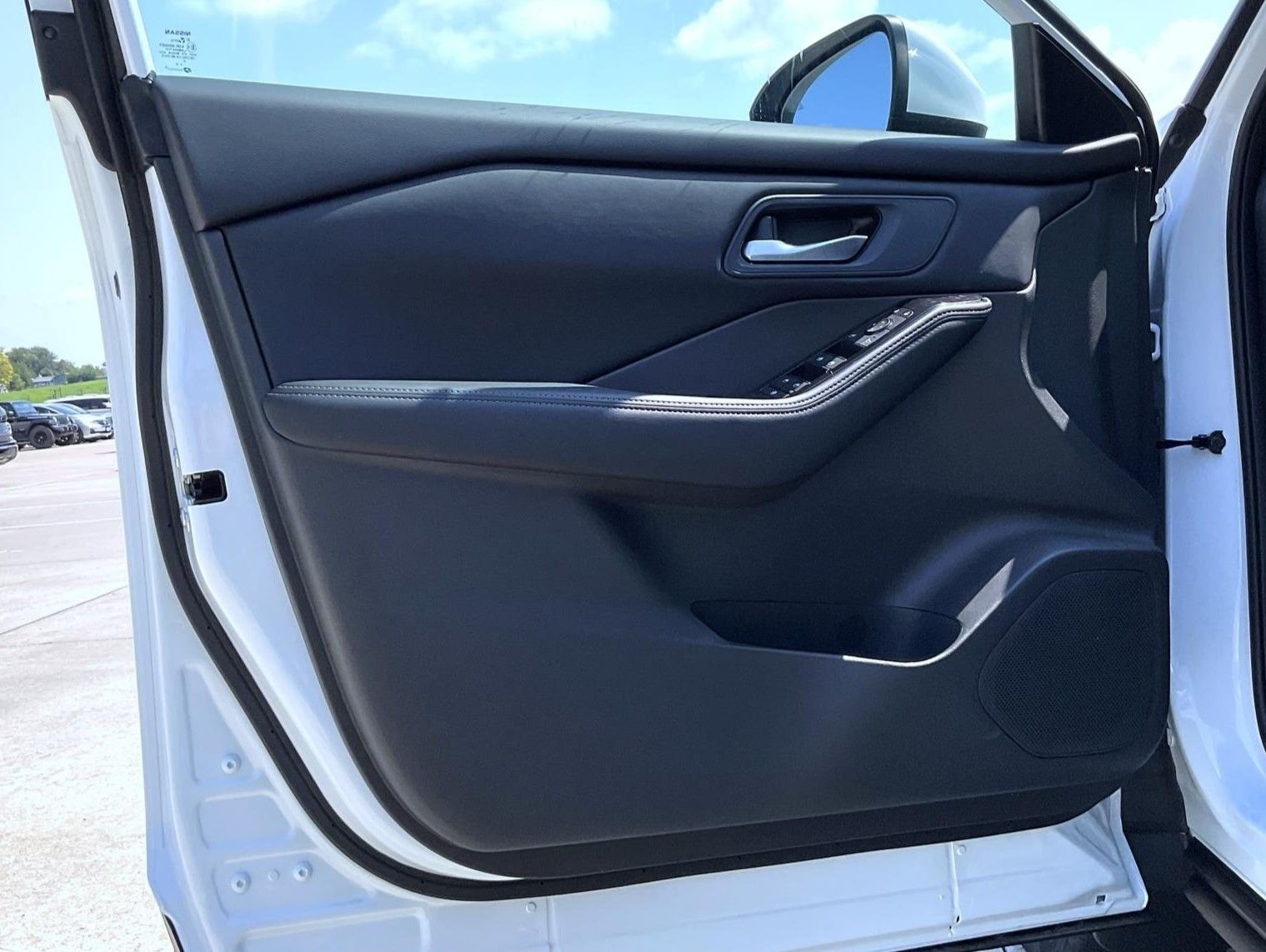 New 2026 Everest White Pearl Tricoat Nissan SV image 9