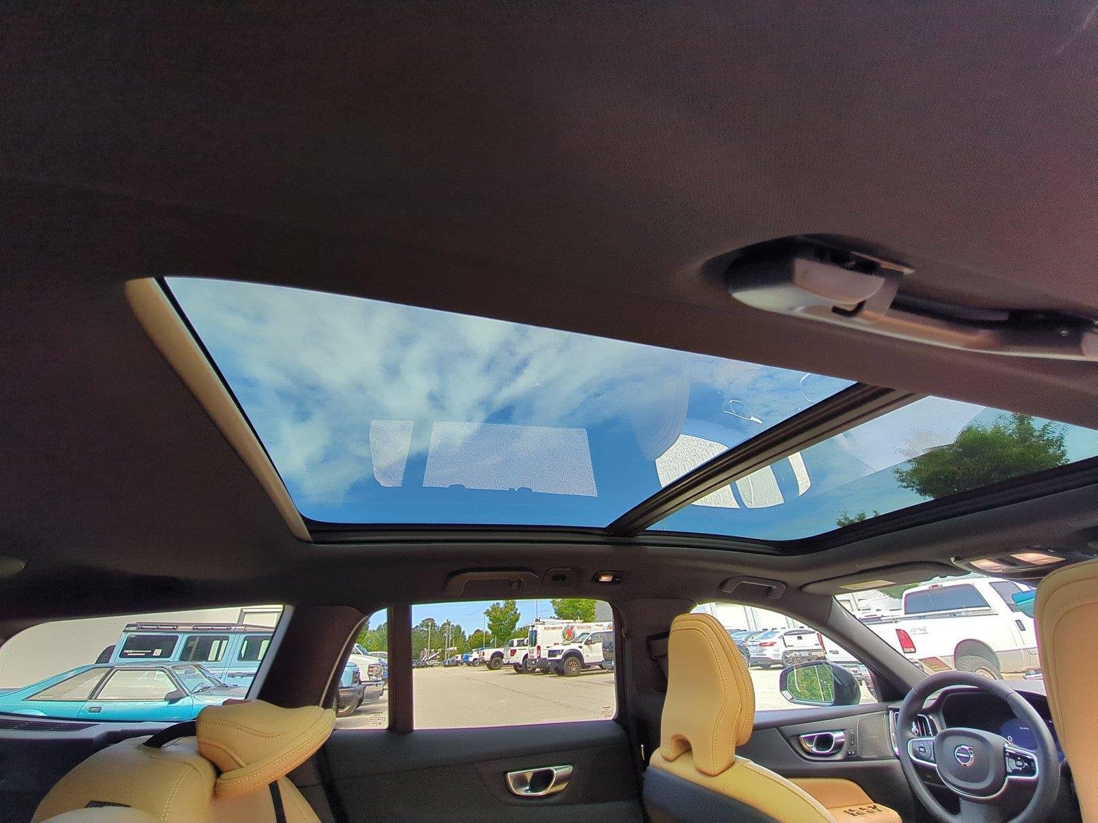 Used 2026 Onyx Black Metallic Volvo Ultra image 37