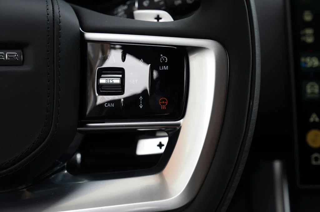 New 2026 Fuji White Land Rover SE image 17