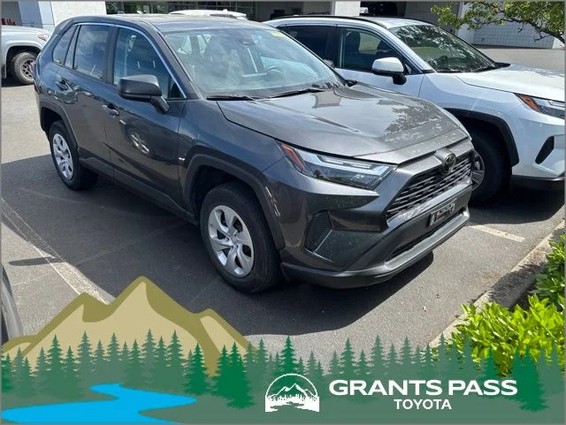 2024 Toyota RAV4 LE AWD's photo