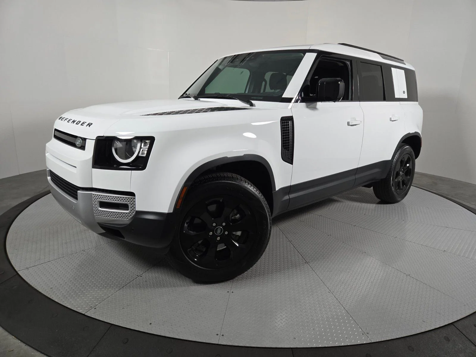 2022 Land Rover Defender S's photo