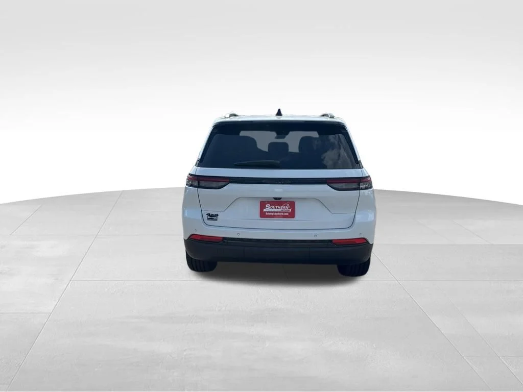 Used 2025 White Jeep Altitude X image 4
