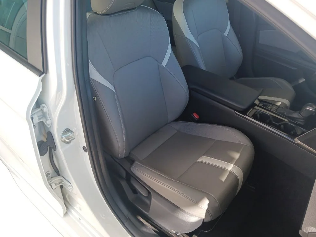 Used 2025 White Toyota SE image 27