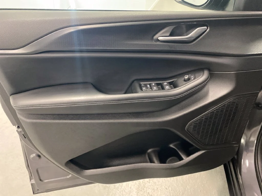 Used 2025 Gray Jeep Laredo image 11