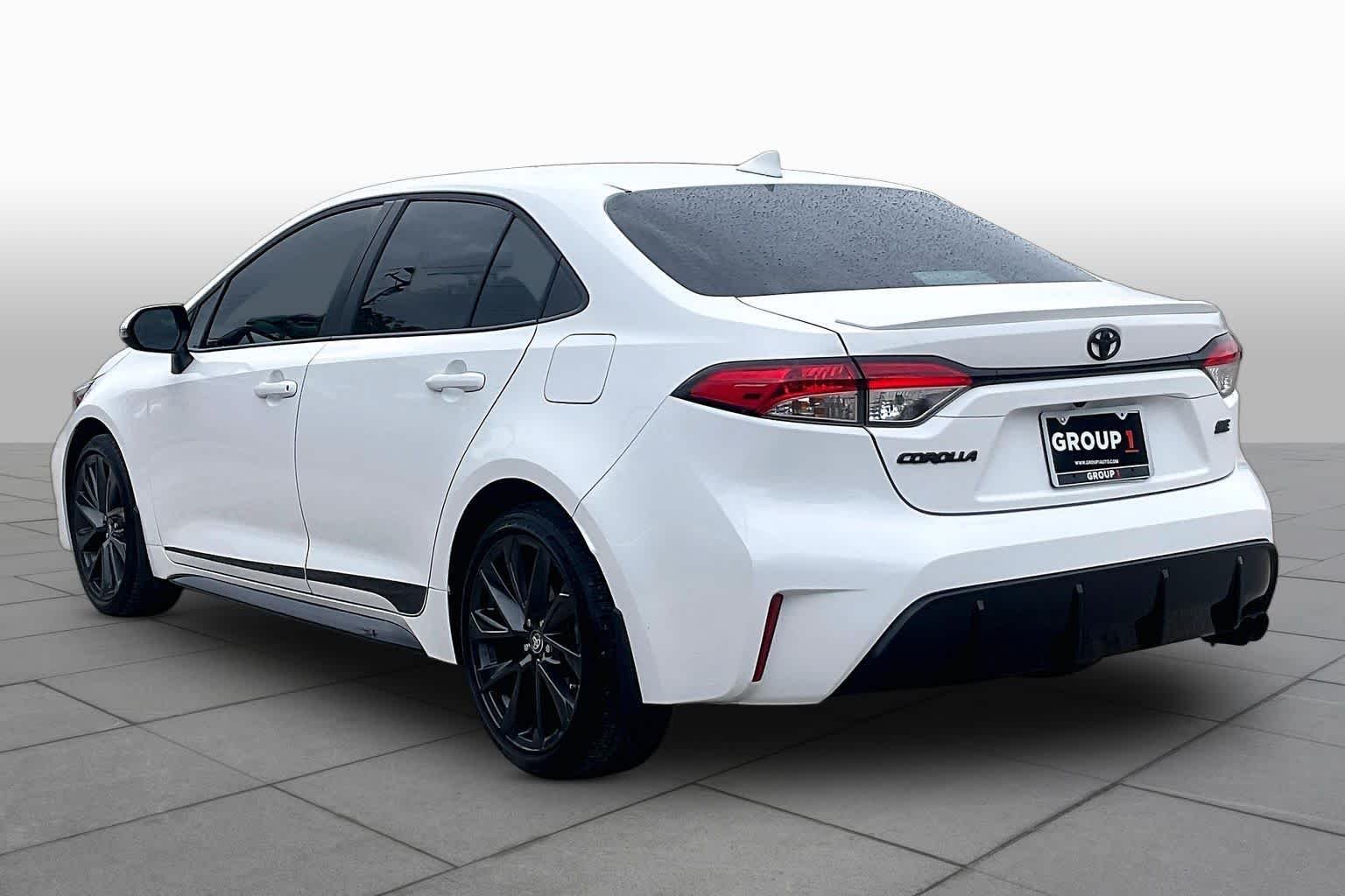 Used 2026 Ice Cap Toyota SE image 12