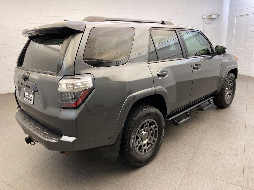 Used 2020 Gray Toyota Venture image 8