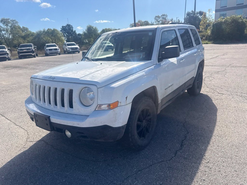 Used 2015 Bright White Clearcoat Jeep Sport image 5