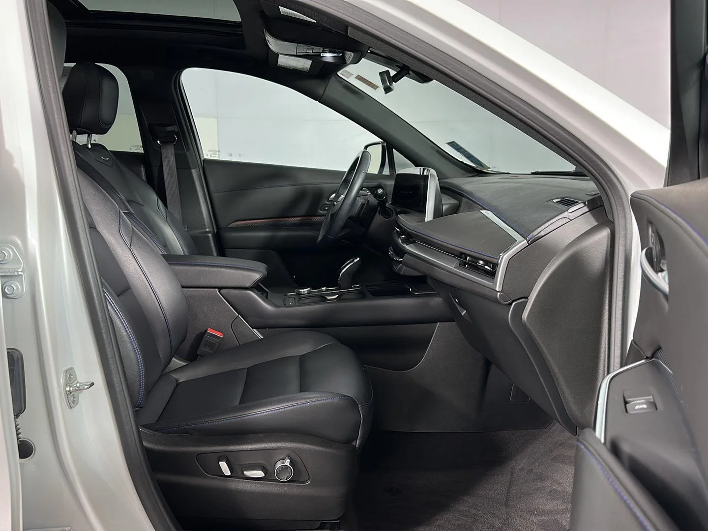 Used 2024 Crystal White Tricoat Cadillac AWD Sport image 32