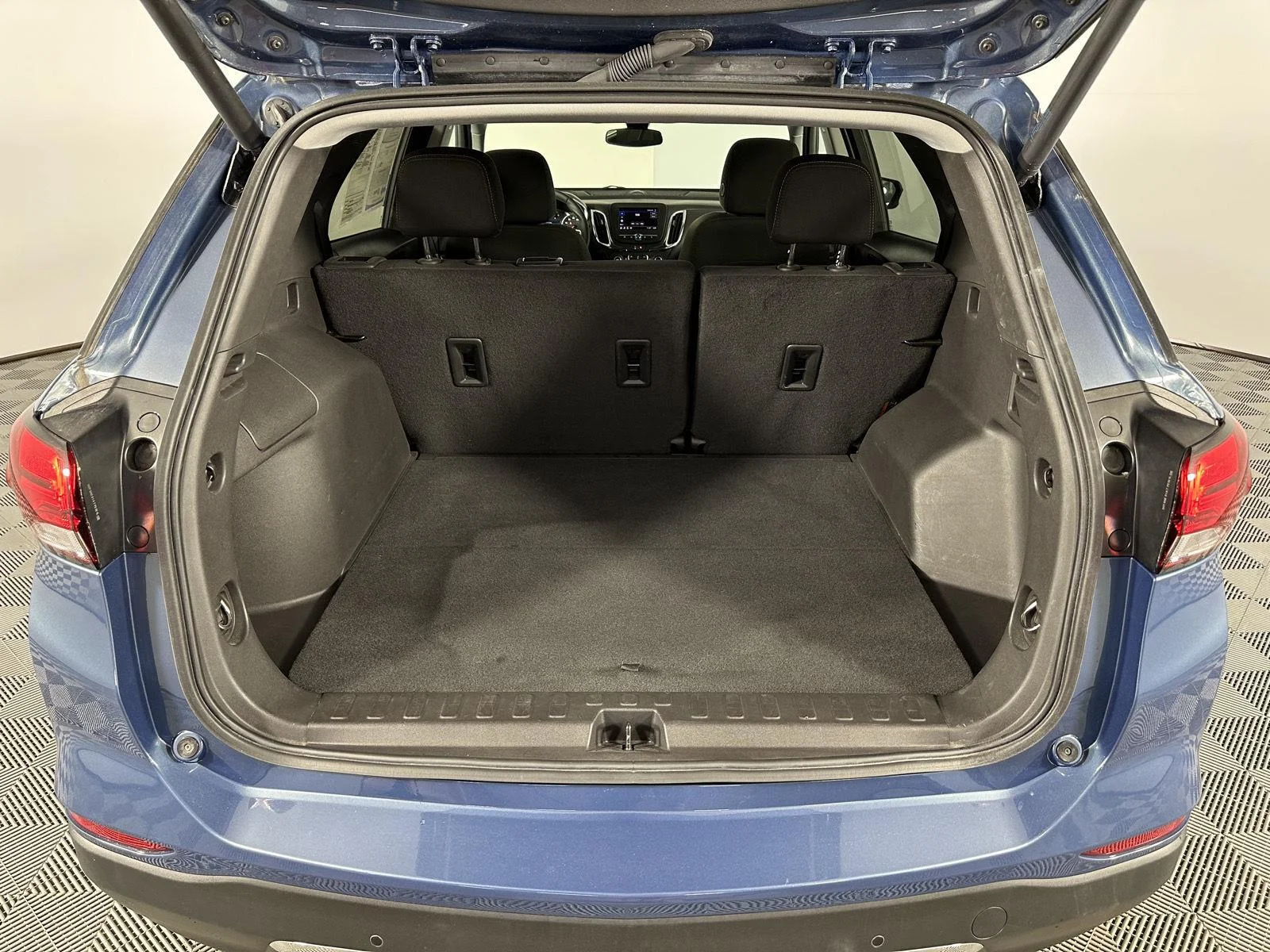 Used 2024 Lakeshore Blue Metallic Chevrolet LT image 28