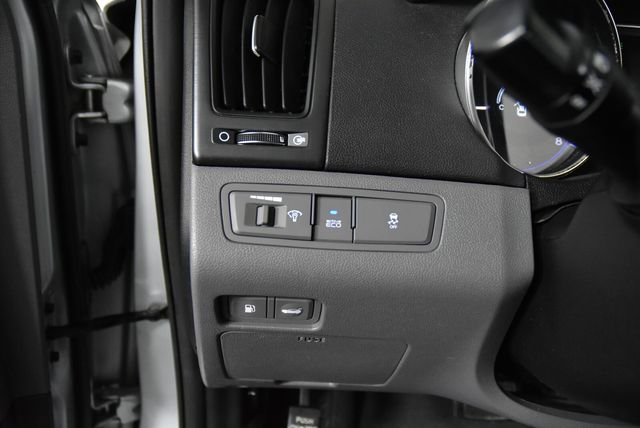Used 2011 Silver Hyundai GLS image 35