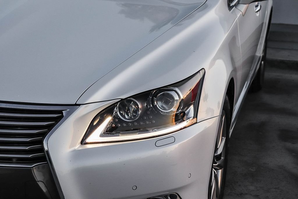 Used 2016 White Pearl Lexus 460 image 5