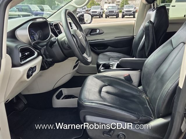Used 2022 Black Chrysler Touring L image 5