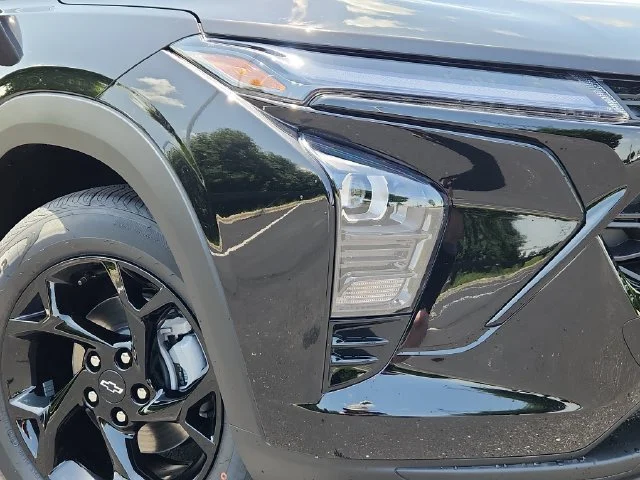 New 2026 Mosaic Black Metallic Chevrolet LT image 9
