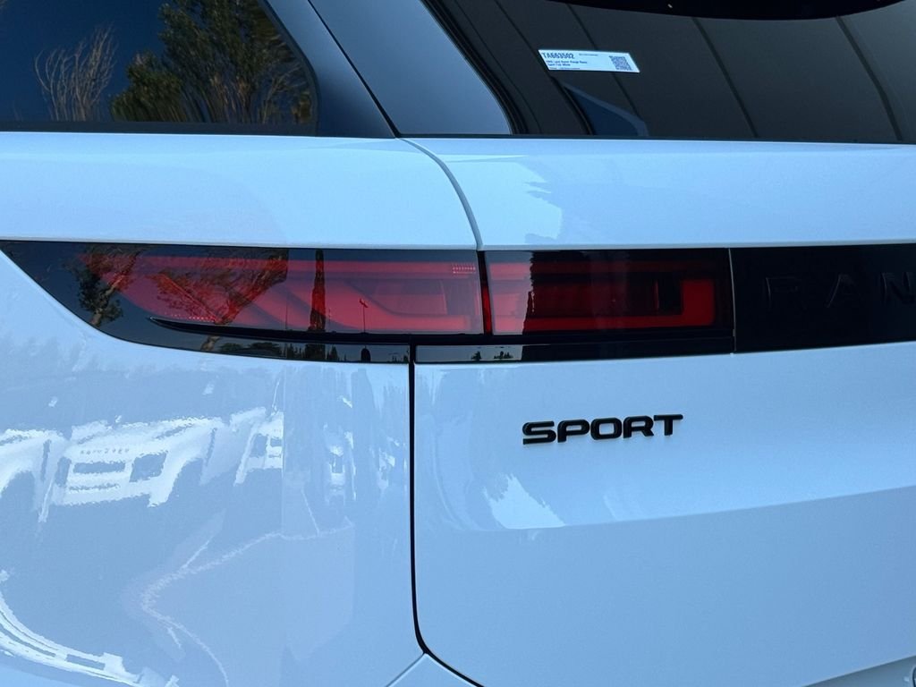 New 2026 Fuji White LAND ROVER Dynamic SE image 32