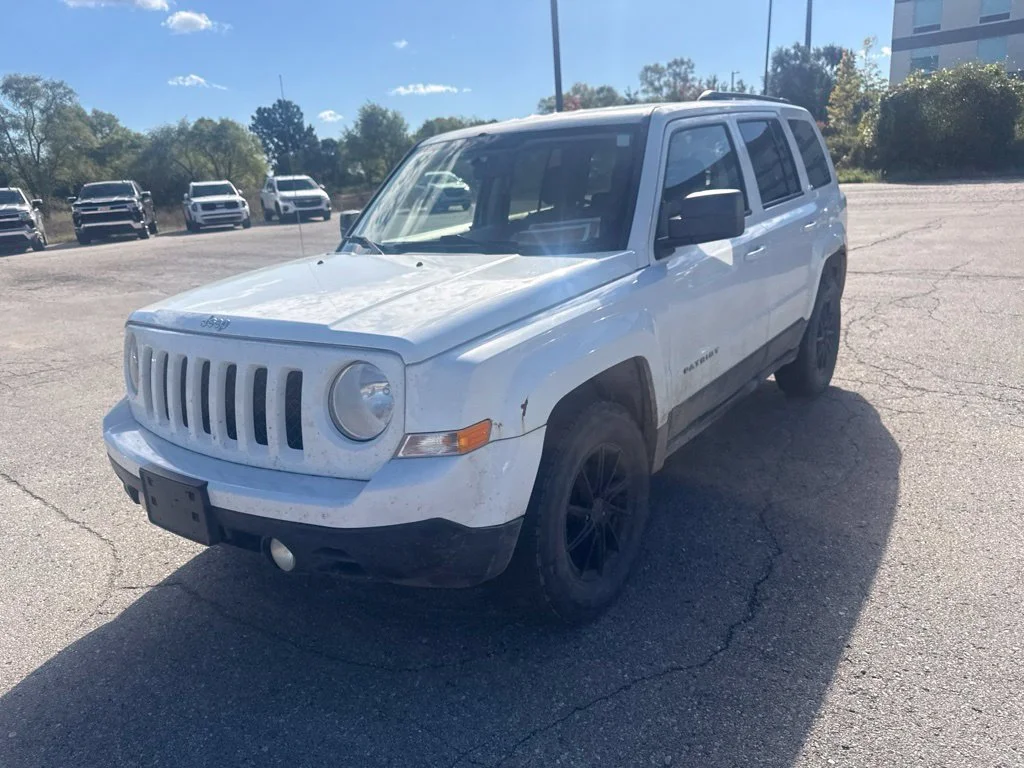 Used 2015 Bright White Clearcoat Jeep Sport image 5