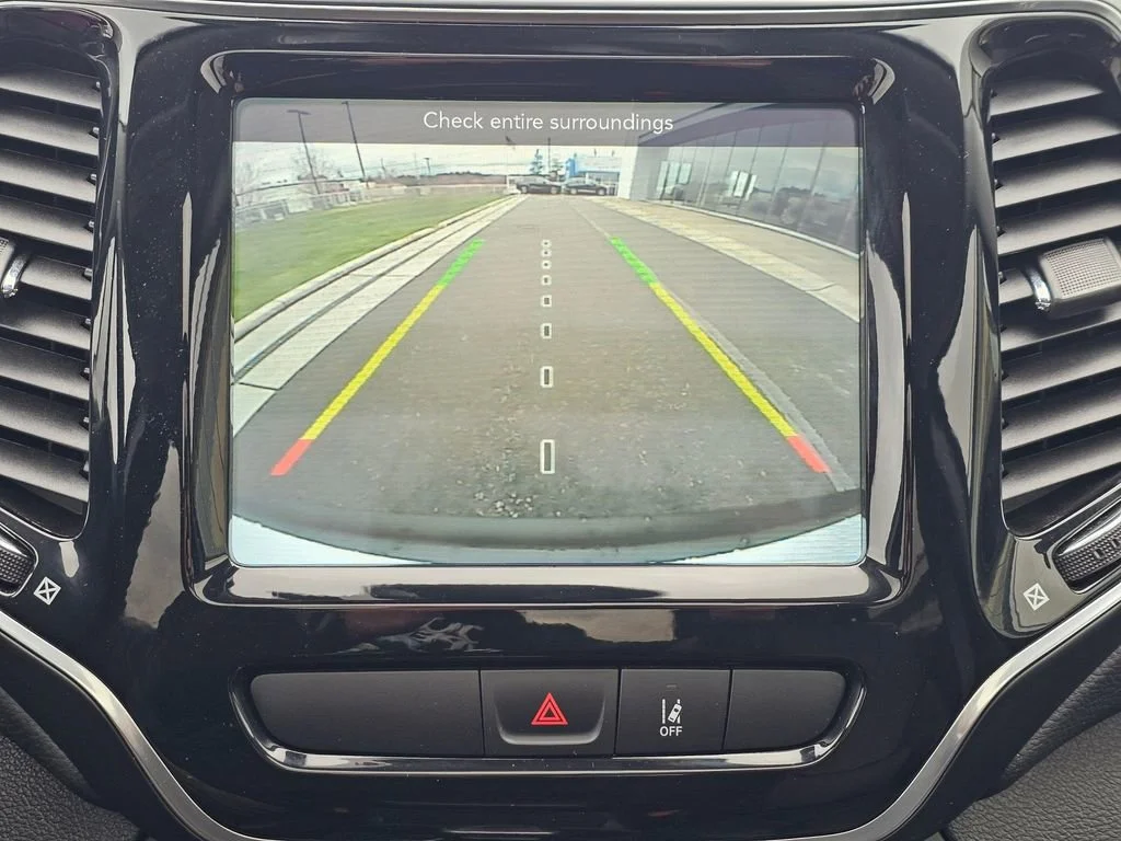 Used 2022  Jeep Limited image 30