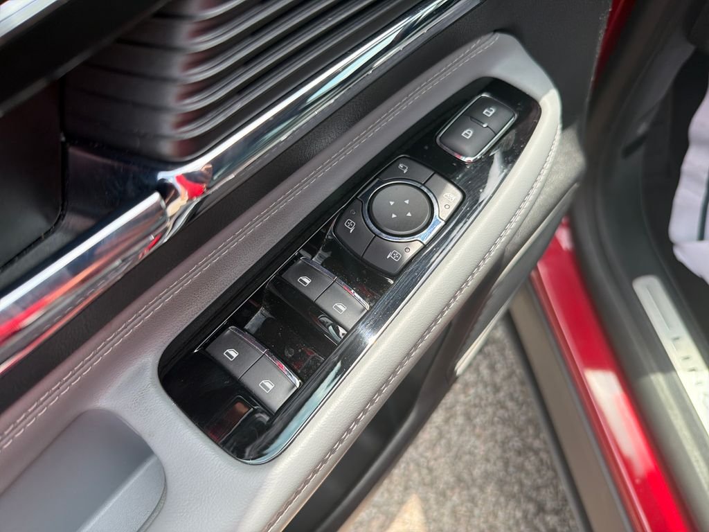 Used 2022 Red Lincoln Standard image 11
