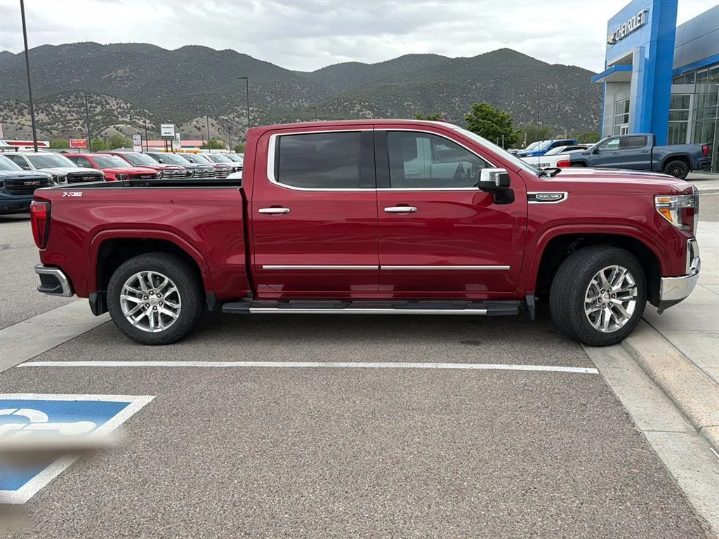 Used 2019 RED QUARTZ TINTCOAT GMC SLT image 3