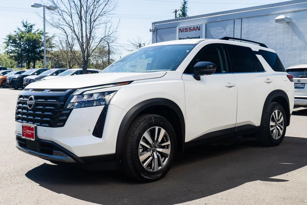 New 2026 Everest White Pearl TriCoat Nissan SL image 3