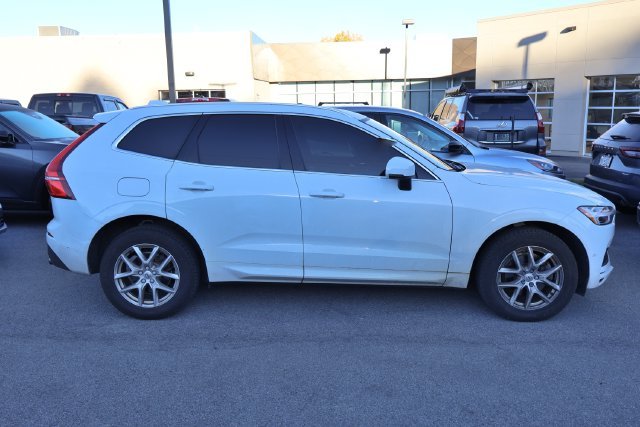 Used 2018 White Volvo T5 Momentum image 6