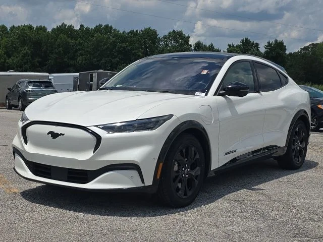 2023 Ford Mustang-Mach-e Premium's photo