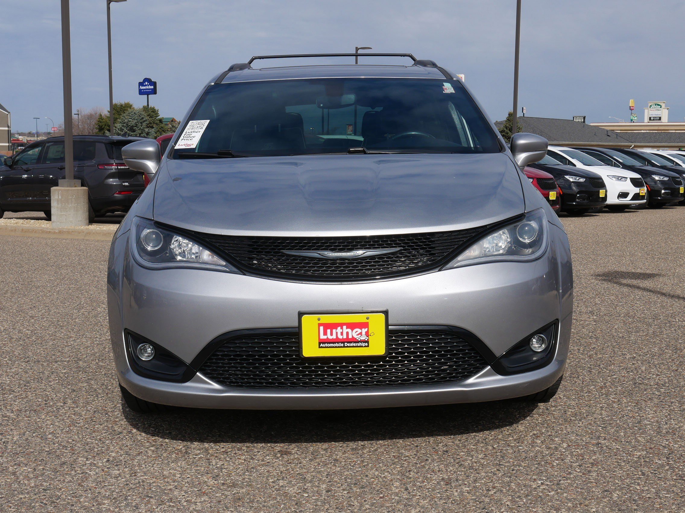 Used 2019 Chrysler Pacifica Limited with VIN 2C4RC1GG5KR720281 for sale in Hudson, WI