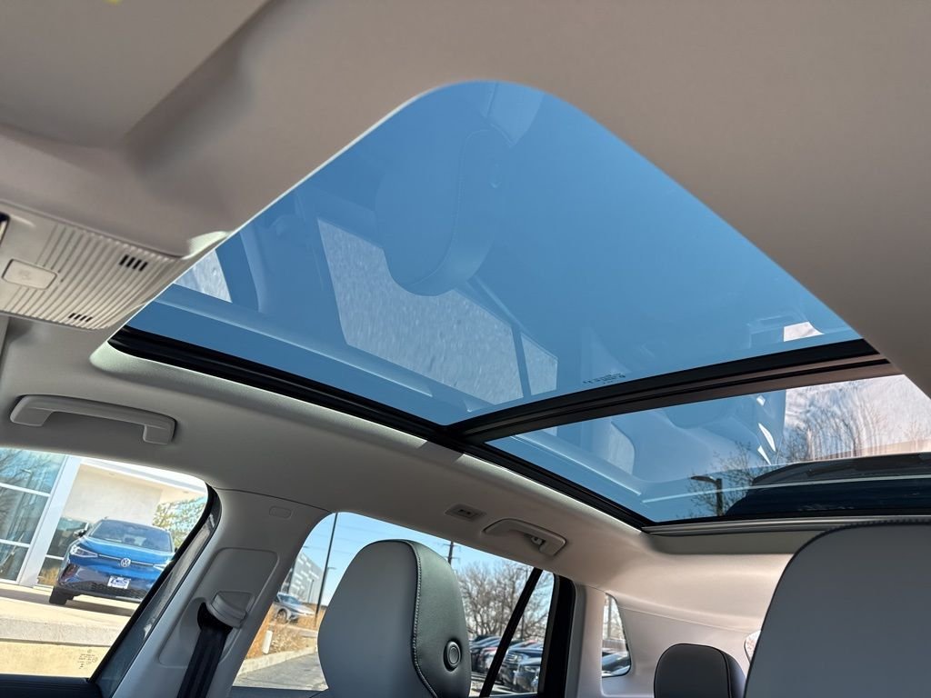 New 2026 Platinum Gray Metallic Volkswagen 2.0T SE image 23