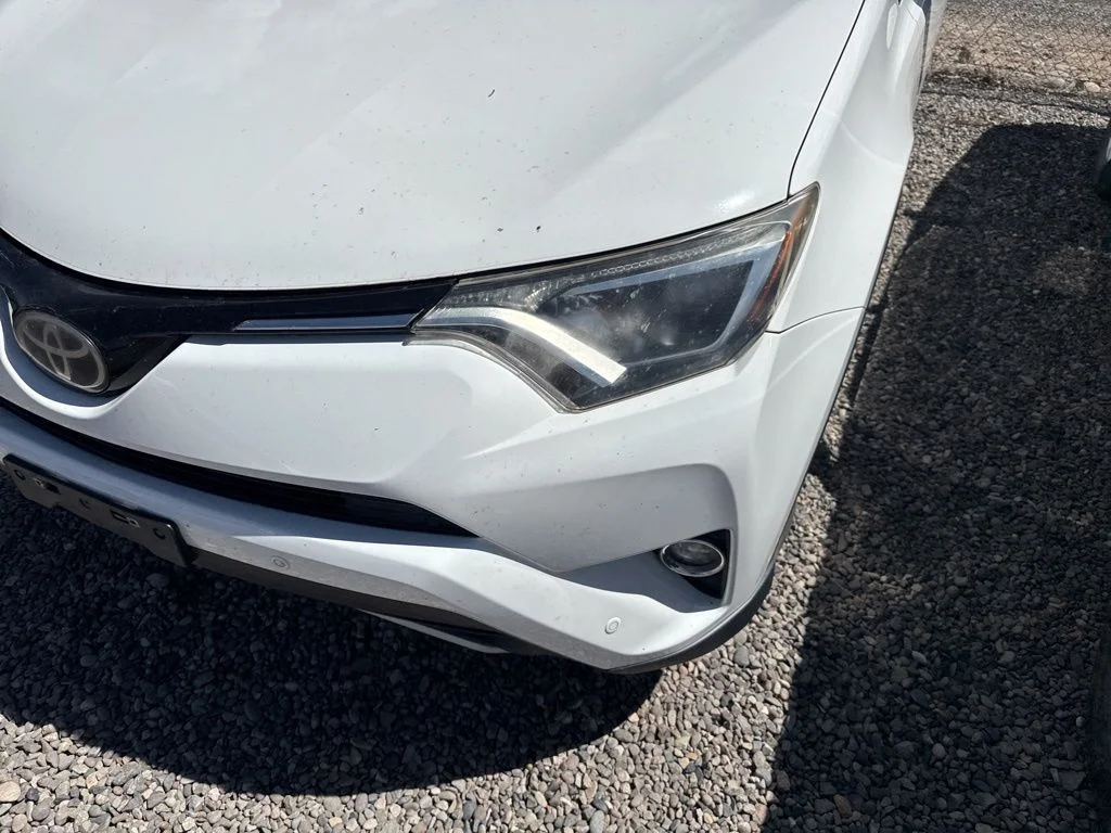 Certified Used 2018 White Toyota XLE image 23
