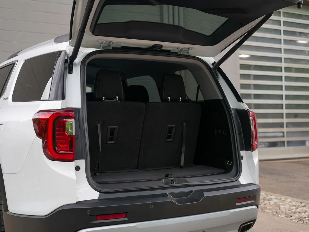 Used 2022 White GMC SLE image 30
