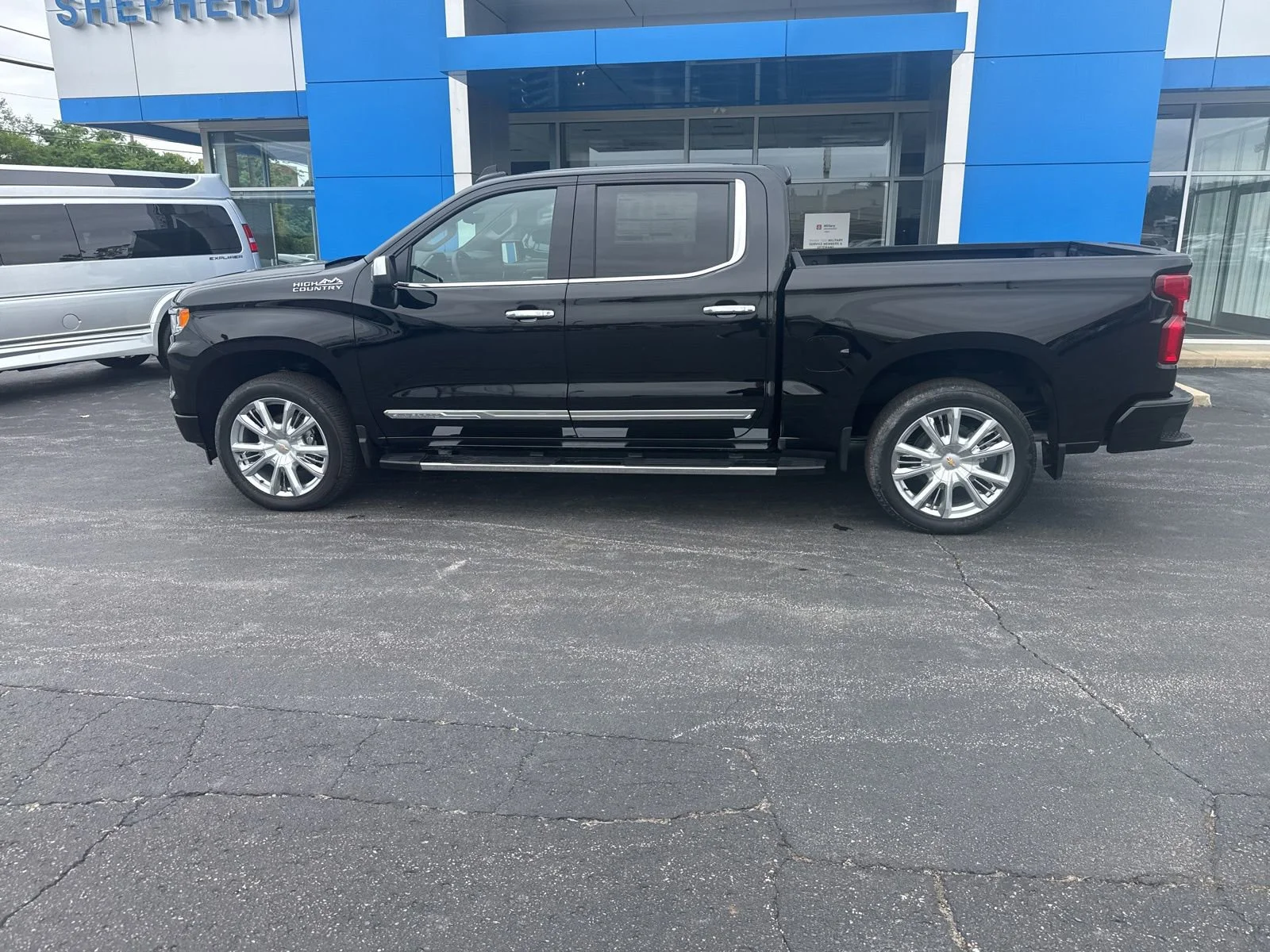 2026 Chevrolet Silverado 1500 High Country - Photo 5