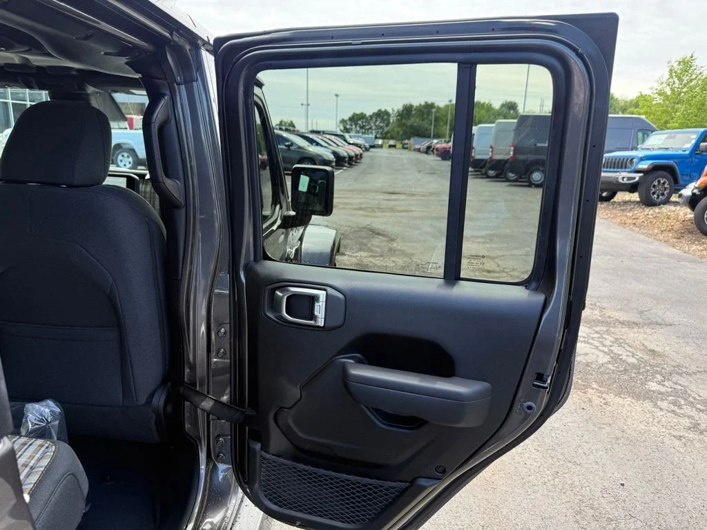 New 2026 Granite Crystal Metallic Clear-Coat Exterior Paint Jeep 85th Anniversary Edition image 44