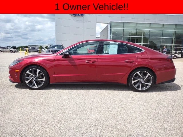Certified Used 2023 Red Hyundai SEL Plus image 2