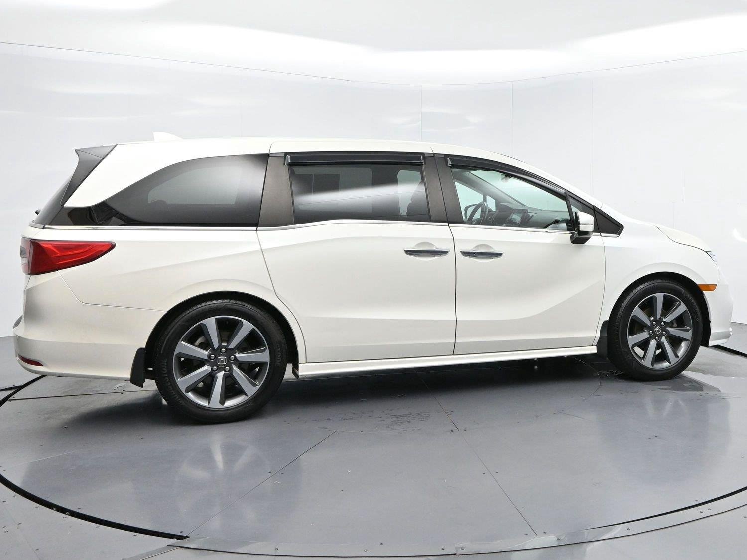 Used 2019 White Diamond Pearl Honda Touring image 8