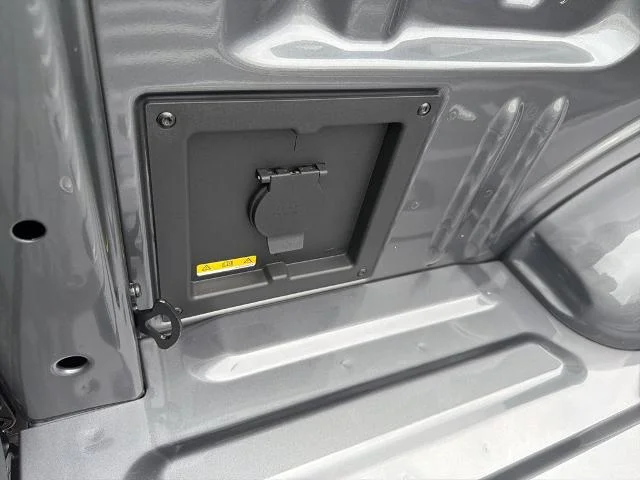New 2026 Carbonized Gray Metallic Ford XLT image 36
