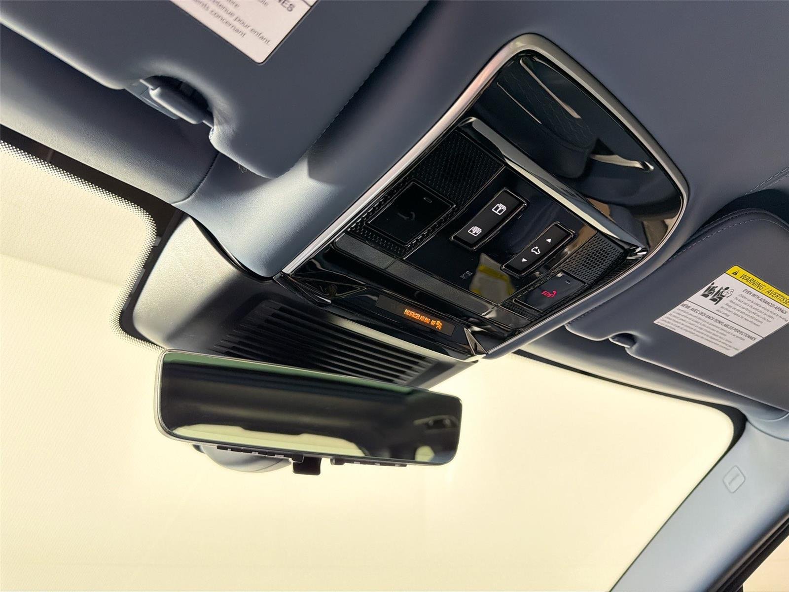 New 2026 Constellation Blue Ultra Metallic Gloss LAND ROVER SV Signature Suite image 19