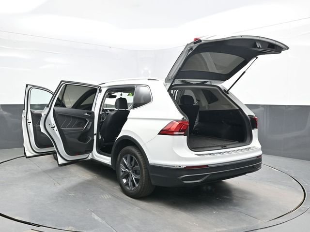 Used 2022 White Volkswagen 2.0T SE image 31