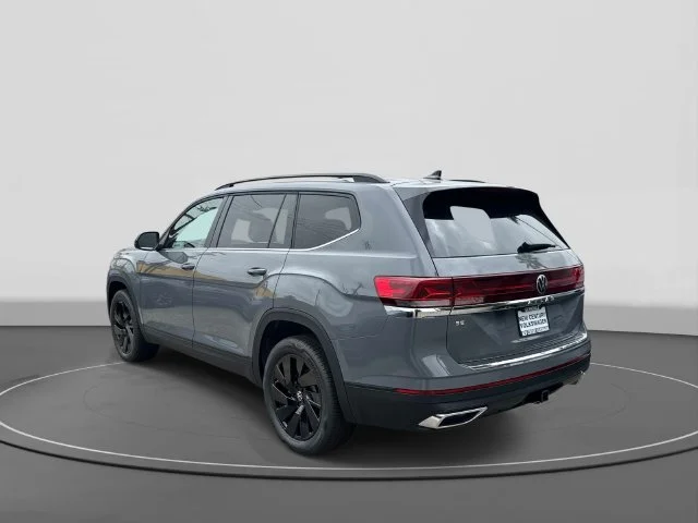 2026 Volkswagen Atlas photo 3