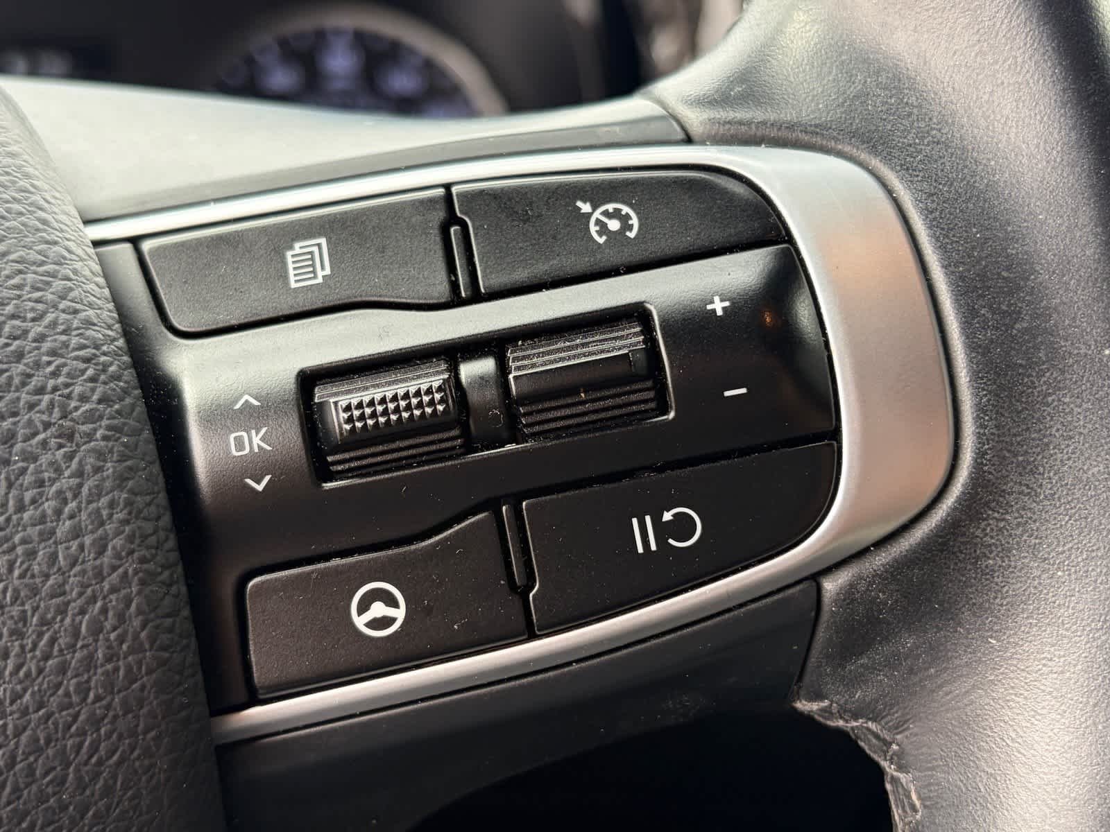 Used 2023 Glacial White Pearl Kia GT-Line image 13