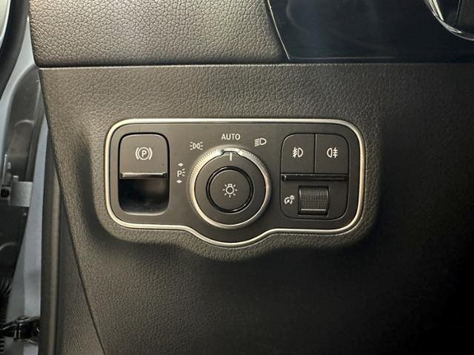 Used 2025 Cirrus Silver Metallic Mercedes-Benz 4MATIC® image 23