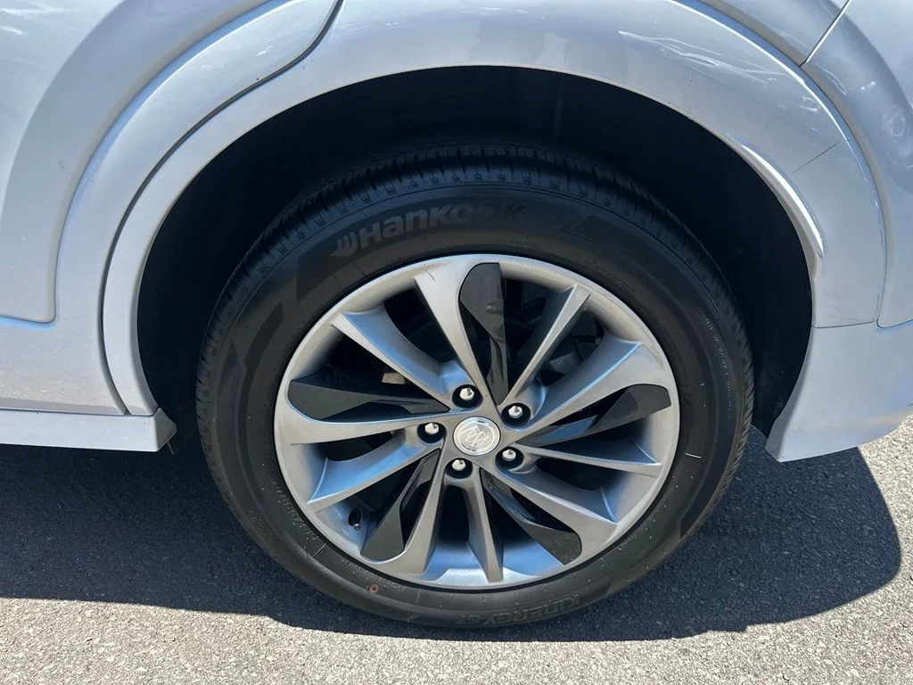 Used 2020 White Buick Essence image 12