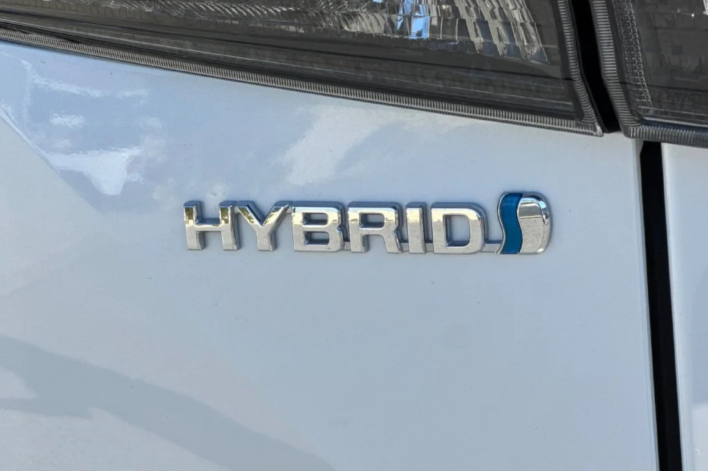 Used 2023 Wind Chill Pearl Toyota Bronze Edition image 34