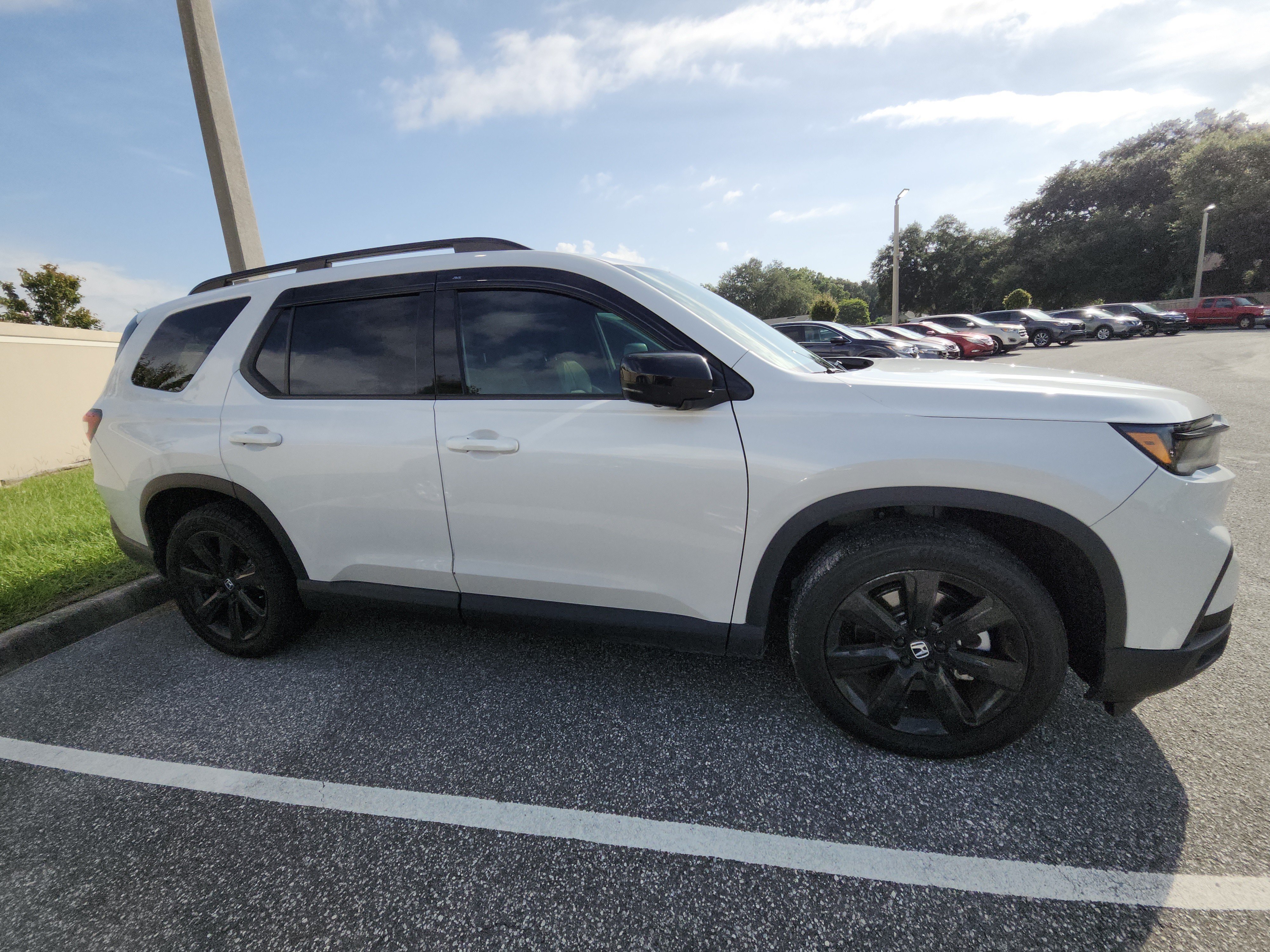 Used 2025 Platinum White Honda Black Edition image 4