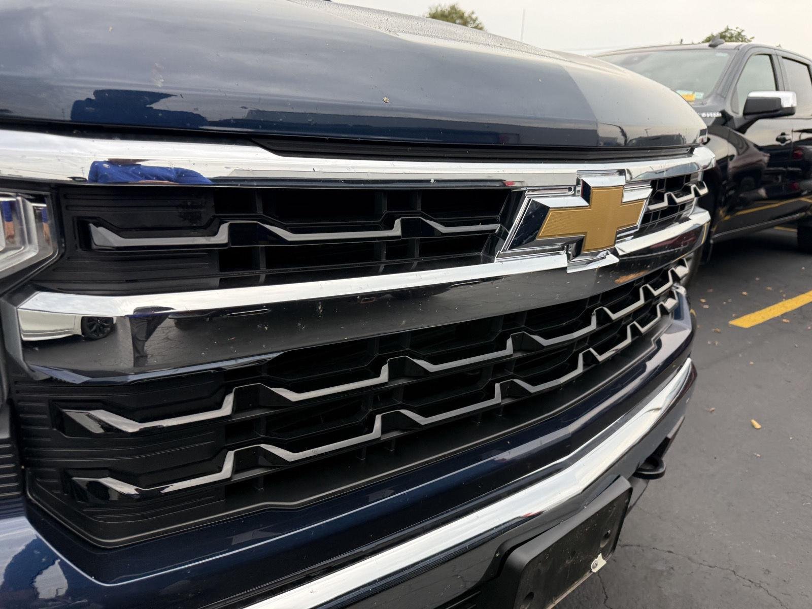 Used 2022 Northsky Blue Metallic Chevrolet LT image 2